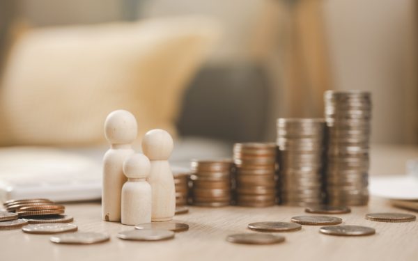 Diaspora, mai bogați: Cum își valorifică românii munca din străinătate