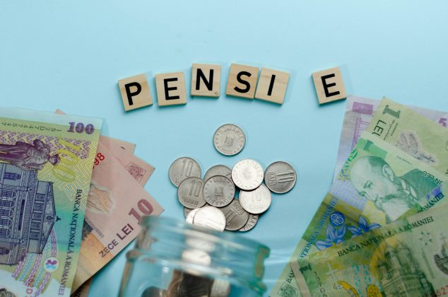 Graficele îngrijorează! Circ politic și pierderi în pensiile private ale românilor