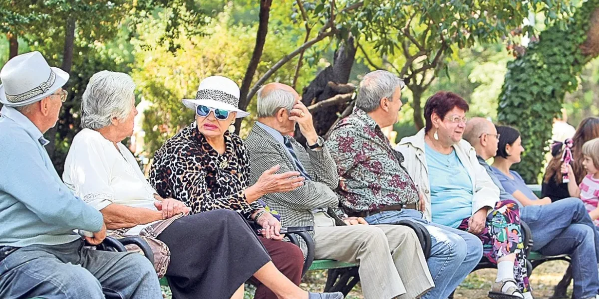 Pensionari, loviți de o nouă tăiere în 2026: 240 lei lunar pierduți
