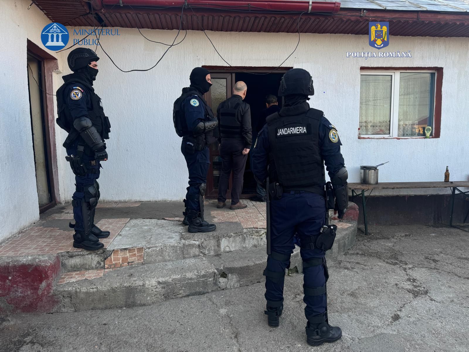 Un francez și un belgian, implicați într-un dosar de fraudă cu autoturisme de lux, au fost depistați de autoritățile din România