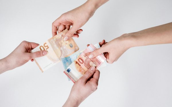 UE adoptă LEGE anti-corupție: Amenzi URIAȘE și pedepse pentru companii
