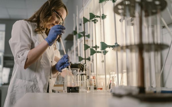 CE oferă: Europa dă aproape 400 milioane € cercetătorilor postdoctorali