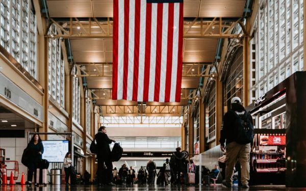 Robot industrial, genunchi bionic și meteorit din 1576: comorile pierdute prin aeroporturi