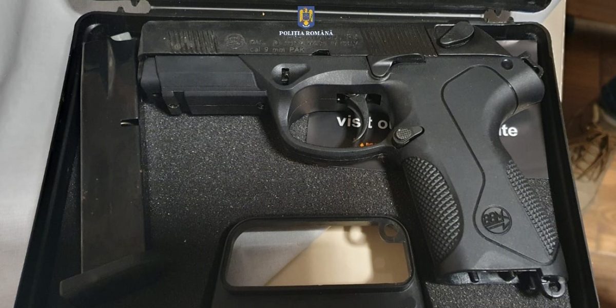 Arădeancă prinsă în flagrant: Vindea pistol pe net cu 300 de euro