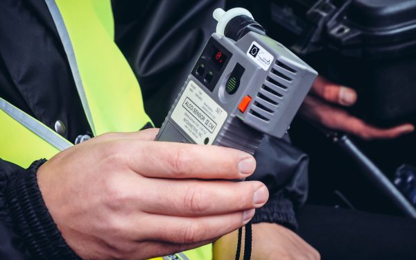 Șoferii nu mai pot porni la drum dacă au băut. Alcooltest obligatoriu în București