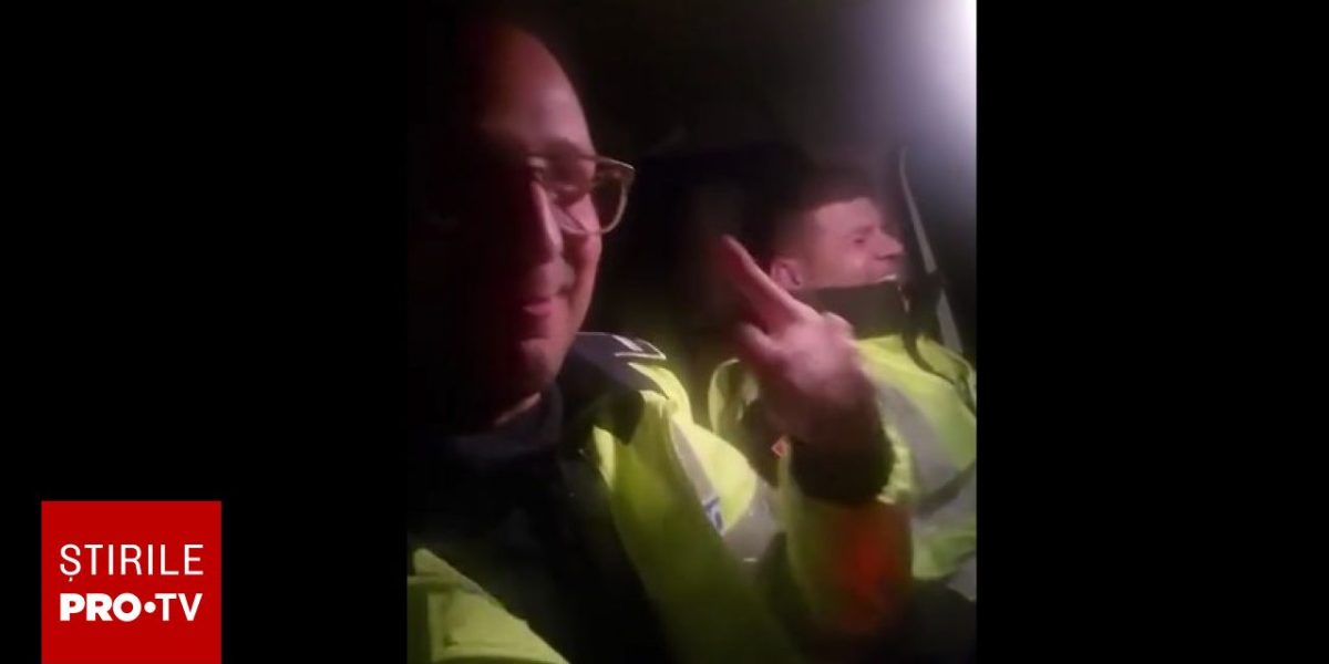 Maneliști în uniformă la Brăila: Polițiști filmați cântând în mașina de serviciu