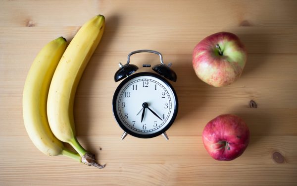 Postul intermitent, înfrânt: Nu slăbești mai mult decât cu alte diete