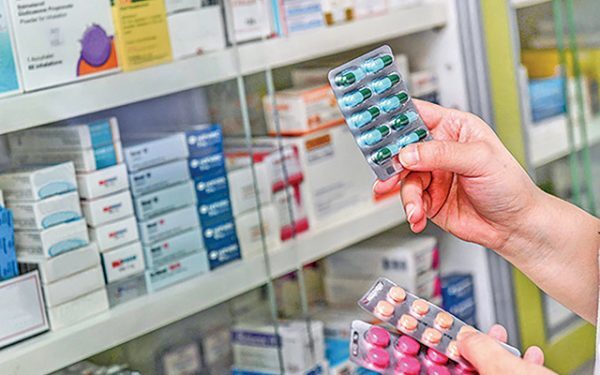 România: 400 de farmacii publice, în umbra giganților privați. București, lider
