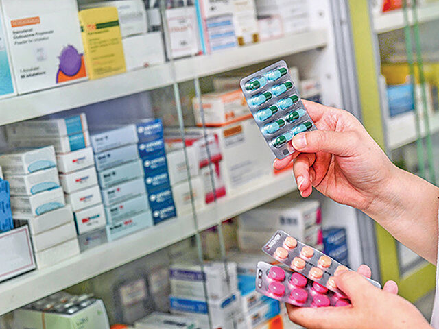România: 400 de farmacii publice, în umbra giganților privați. București, lider