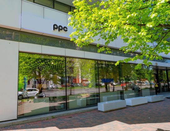 PPC dă lovitura: Preț la energie electrică, aproape de Hidroelectrica, pe un an