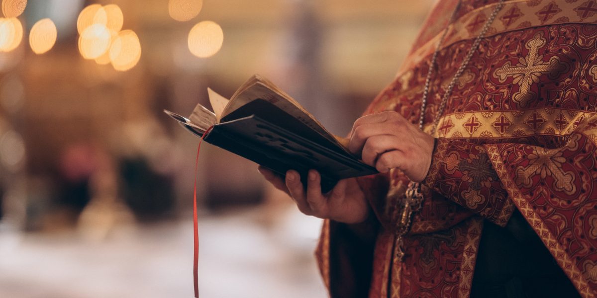 Spovedania, secretul liniștii sufletești. Preot: „Ne curățăm de rele” | AUDIO