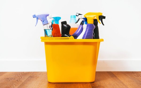 Pericol ascuns în baie: Produsele banale de curățenie te pot îmbolnăvi