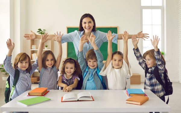 Profesor debutant, umilit de salariu: Câștigă mai puțin decât un casier!