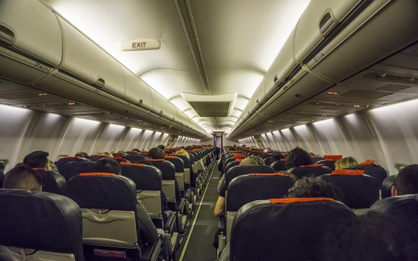 Taxă RECORD în Olanda: Zborurile lungi cu avionul, lux pentru europeni