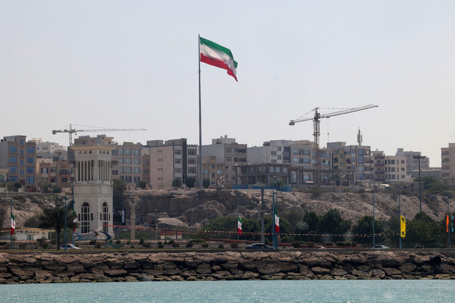 Președintele Donald Trump ia în calcul preluarea controlului asupra petrolului iranian Donald Trump consideră posibilitatea ca SUA să preia controlul asupra resurselor petroliere ale Iranului, într-o mișcare cu implicații strategice și economice majore