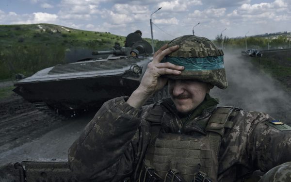 Armata ucraineană: Rusia încalcă armistițiul de Paște