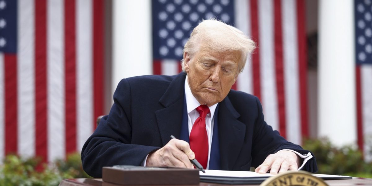 SUA, acord de 20 miliarde $ cu Iranul: Trump, gata să plătească CASH pentru uraniu