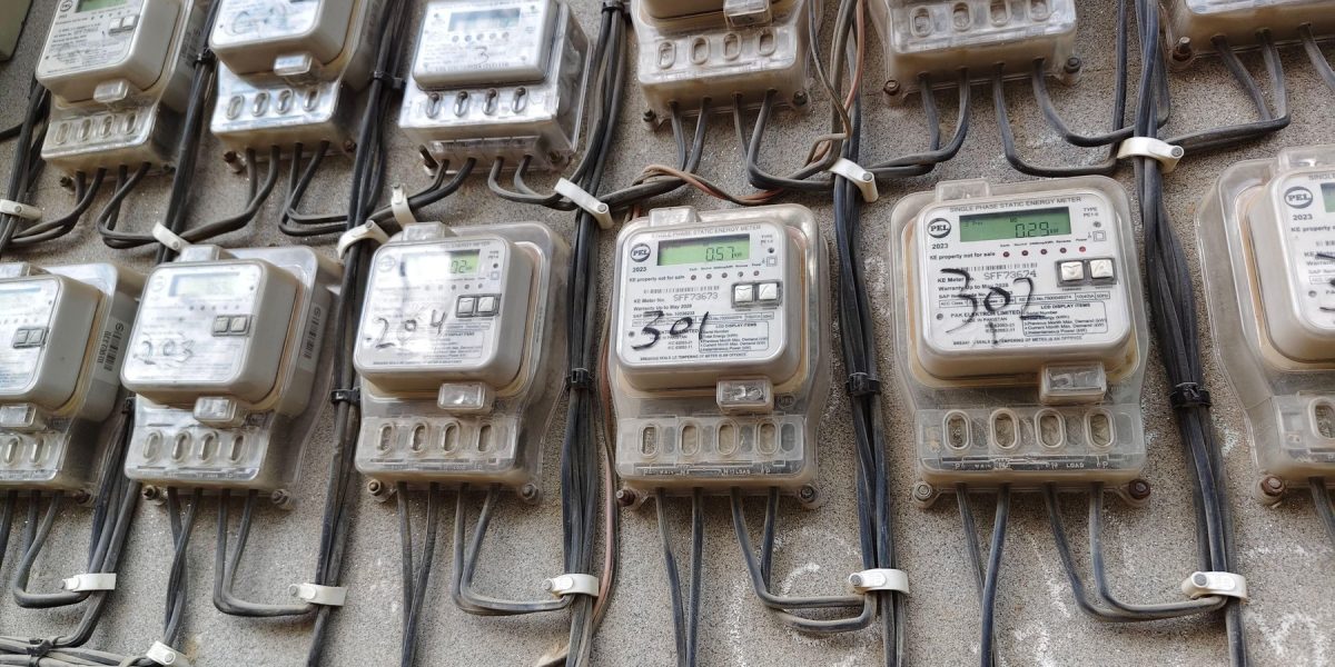 Țara URIAȘĂ bagă întreruperi de curent: Două ore de PENSIE electrică