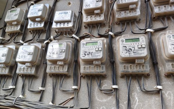 Țara URIAȘĂ bagă întreruperi de curent: Două ore de PENSIE electrică