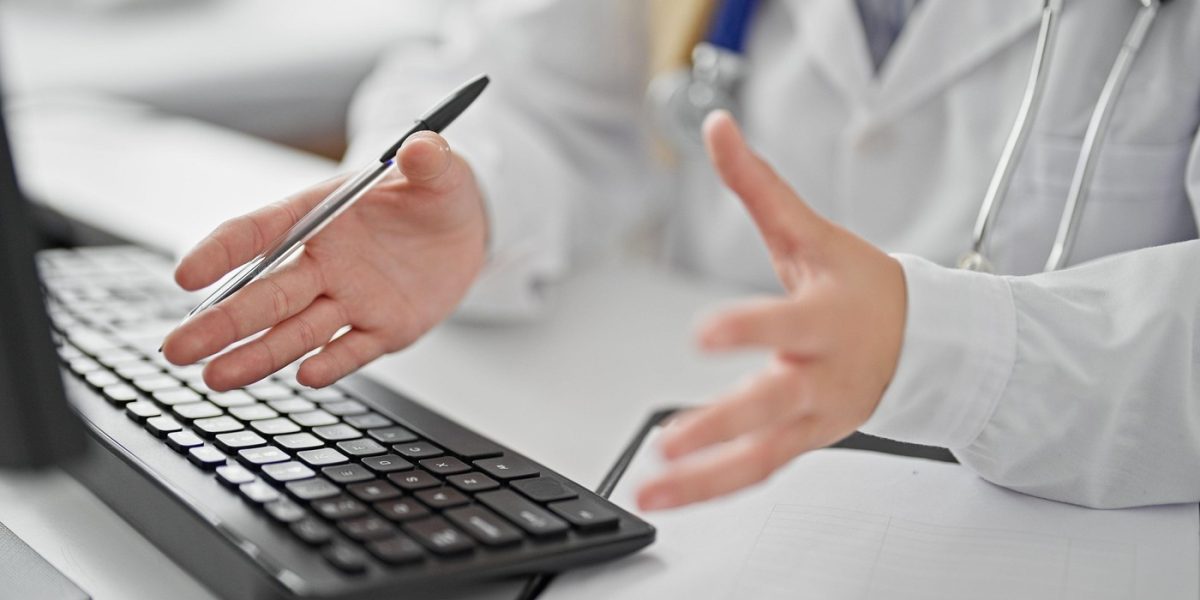 Concediul medical poate fi luat în calcul pentru vechimea în muncă și influențează pensionarea în anumite cazuri concrete