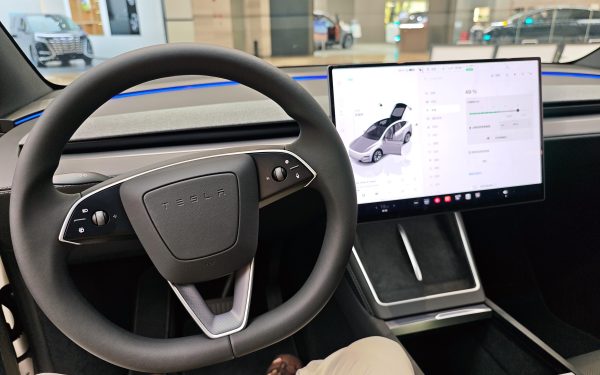 Tesla dezvoltă un SUV electric complet nou, mai mic și mai accesibil, potrivit unor informații recente
