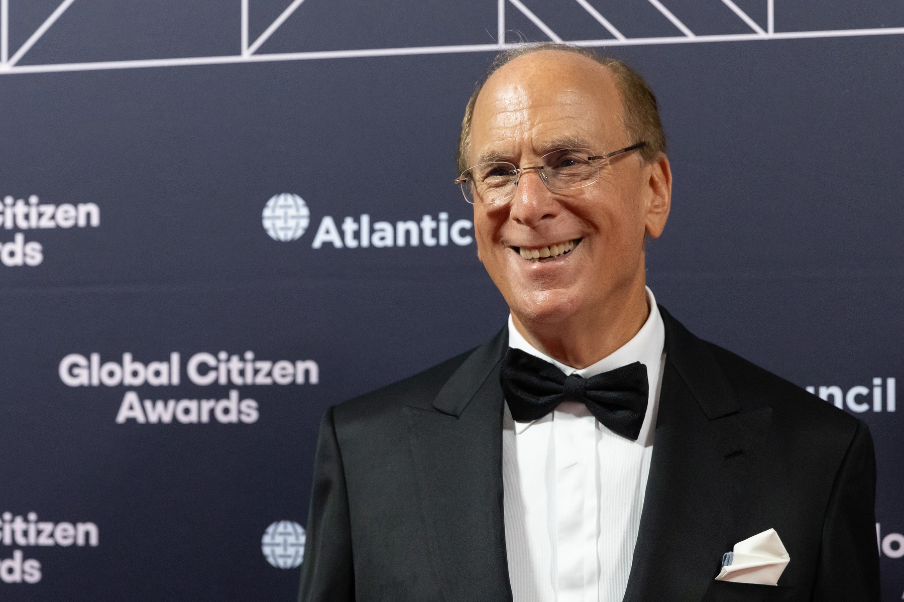 Dezvoltarea rapidă a tehnologiei inteligenței artificiale riscă să adâncească inegalitatea economică la nivel global, avertizează Larry Fink, directorul general al BlackRock, una dintre cele mai mari companii de gestionare a activelor din lume