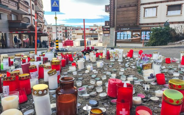 Proprietarii localului din Crans-Montana, acuzați în Italia după incendiul ucigaș