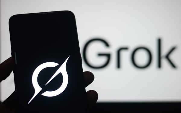 Apple, ultimatum pentru xAI: Grok, dat afară din App Store