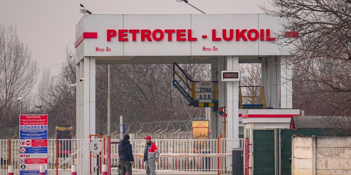 Petrotel Lukoil redeschide porțile: „Carburanți mai ieftini ca-n regiune”