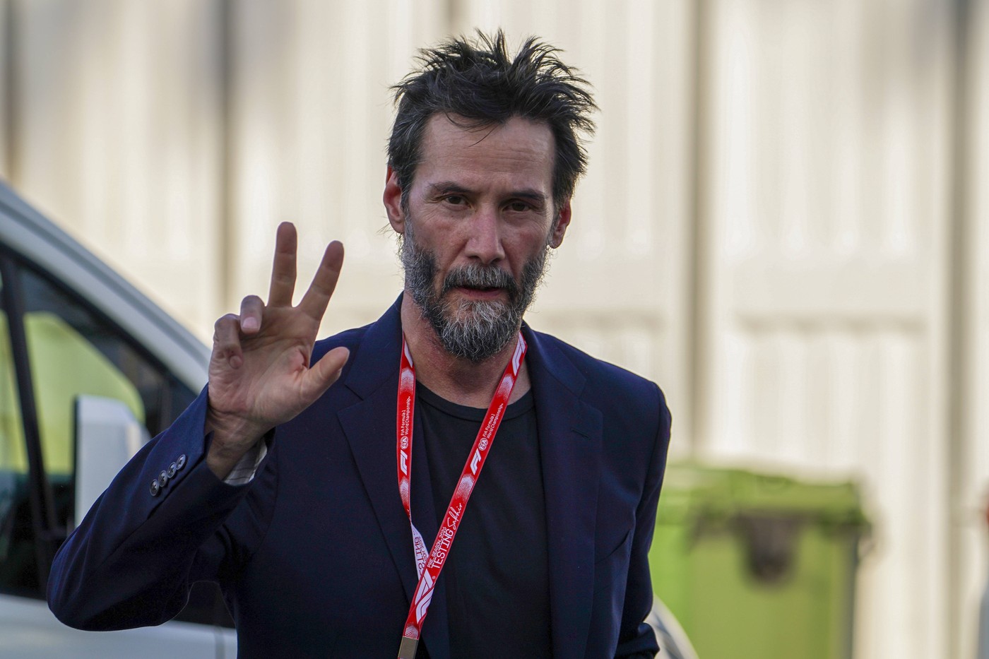 Keanu Reeves, celebrul actor din filmele de acțiune și din franciza „The Matrix”, a avut un început tumultuos, plin de obstacole și prejudecăți în industria cinematografică din Canada