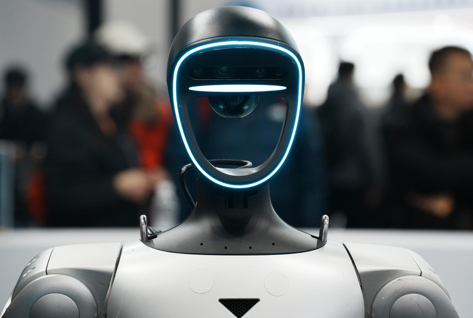 Un robot dansator din California a avut o reacție neașteptată la un restaurant chinezesc din lanțul Haidilao, provocând distrugeri majore