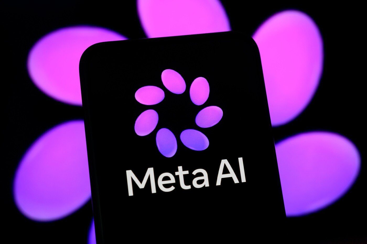 Meta intră în forță în cursa pentru supremația în domeniul inteligenței artificiale, lansând Muse Spark, un nou model generativ care promite să concureze cu giganții din industrie