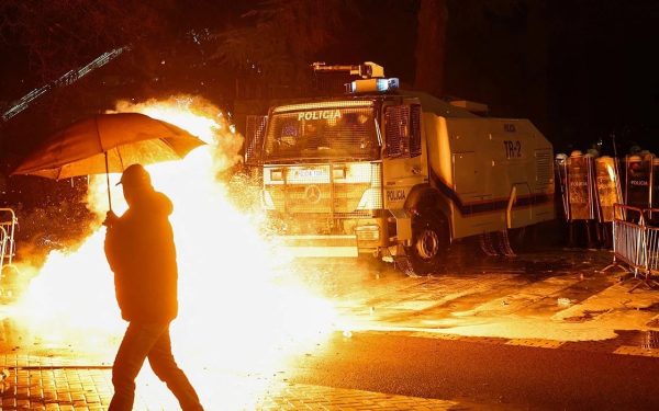 Tirana: Peste 20 de arestări și trei parlamentari internați după proteste