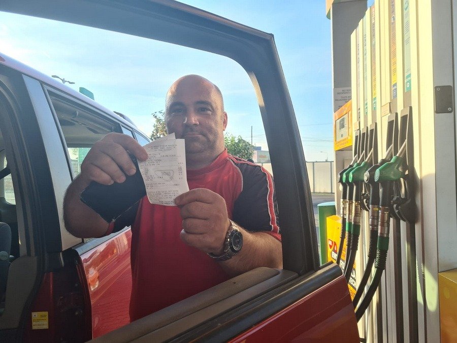 Ministrul Energiei, Bogdan Ivan, a anunțat că prețurile la pompă pentru motorină ar putea scădea în următoarele săptămâni, corelate cu o diminuare a costurilor de achiziție a combustibilului