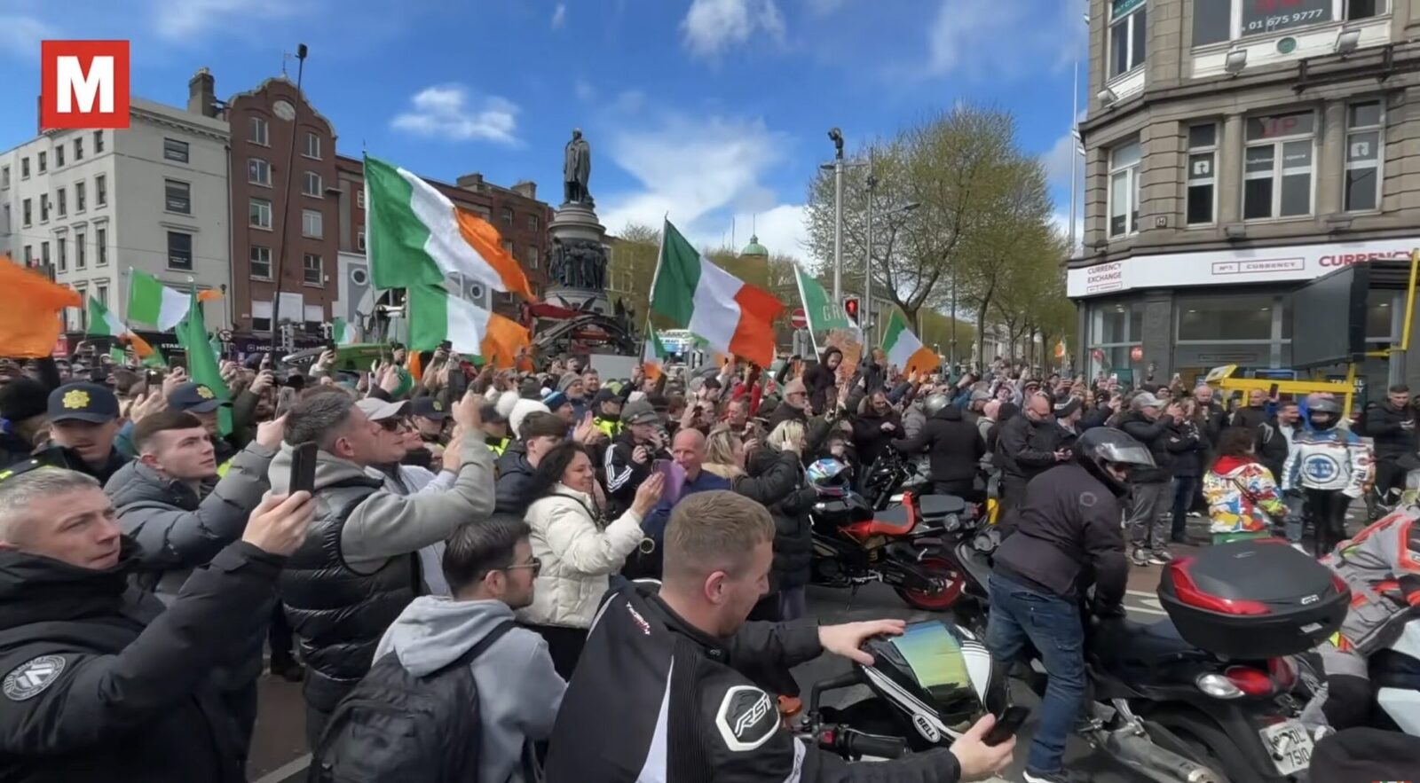 Proteste FURIOASE în Irlanda: Poliția declară ilegale demonstrațiile anti-combustibil