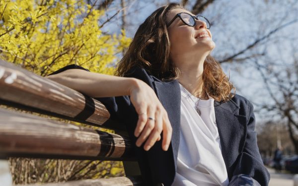 Cum ne păcălesc primele raze de Soare: Află ce riscuri ascund