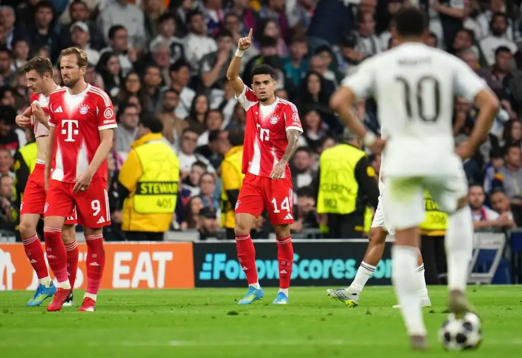 Real Madrid, impresionați de Manuel Neuer: Portarul lui Bayern Munich, lăudat de vedetele „Los Blancos” Vedetele lui Real Madrid au fost rapide în a-și exprima admirația pentru portarul lui Bayern Munich, Manuel Neuer, după o prestație remarcabilă