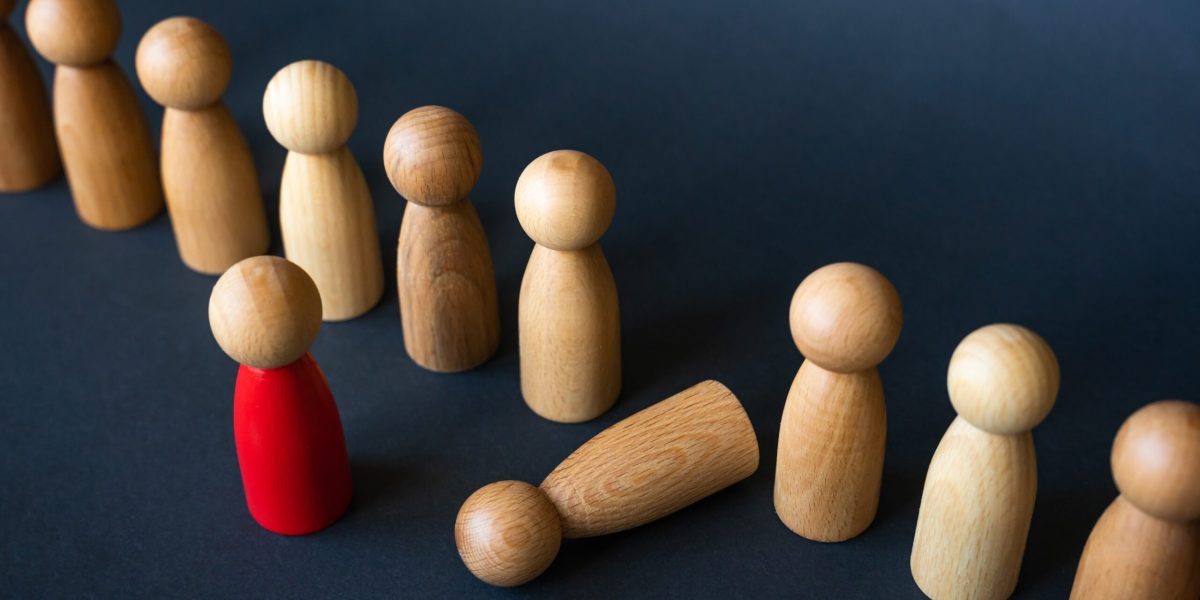 De ce emoțiile negative se agață: povara resentimentelor blocate