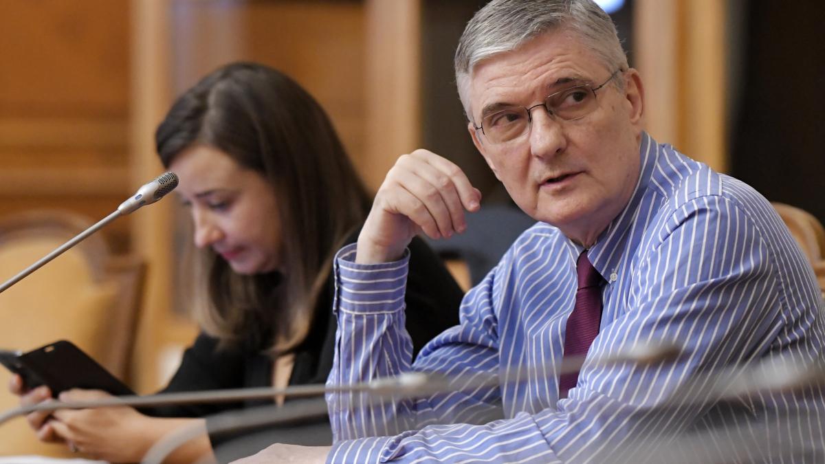Președintele Consiliului Fiscal, Daniel Dăianu, avertizează asupra riscurilor majore pentru economia României în contextul creșterii prețurilor generate de războiul din Iran