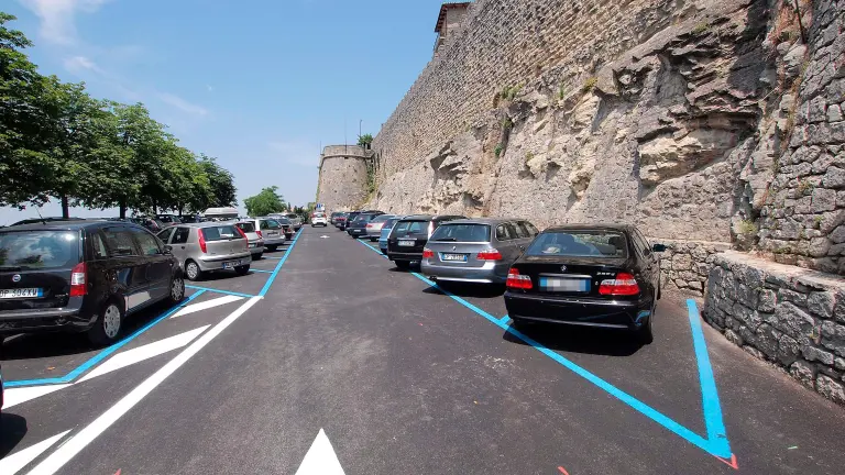 Incident violent în centrul orașului San Marino provocat de un conflict pentru locul de parcare Un bărbat de 40 de ani a fost transportat de urgență la spital după ce a fost implicat într-un incident violent în centrul orașului San Marino