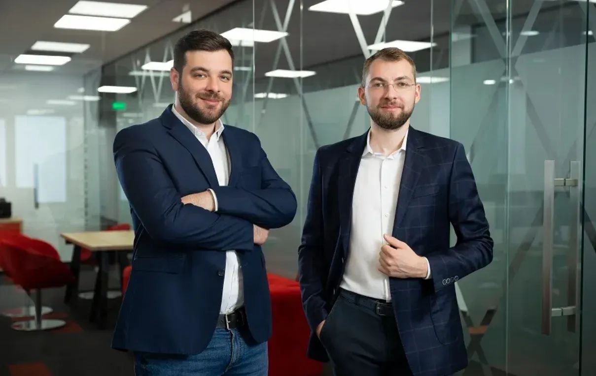 Antreprenorii români din spatele SanoPass, achiziționată de MedLife în 2022, investesc acum într-un startup care redefinește recomandările de brand bazate pe inteligența artificială Într-un demers recent, fondatorii platformei SanoPass, dezvoltate inițial în 2019 și vândute trei ani mai târziu companiei MedLife, au anunțat o nouă inițiativă