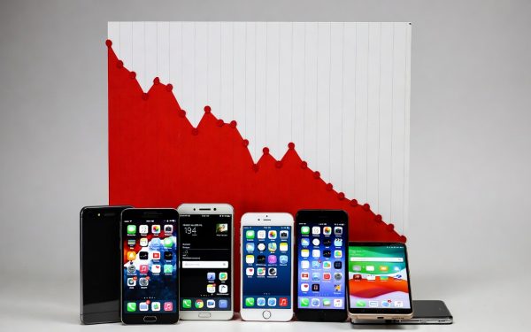 Livrarile de smartphone-uri, în cădere liberă: Apple urcă pe primul loc