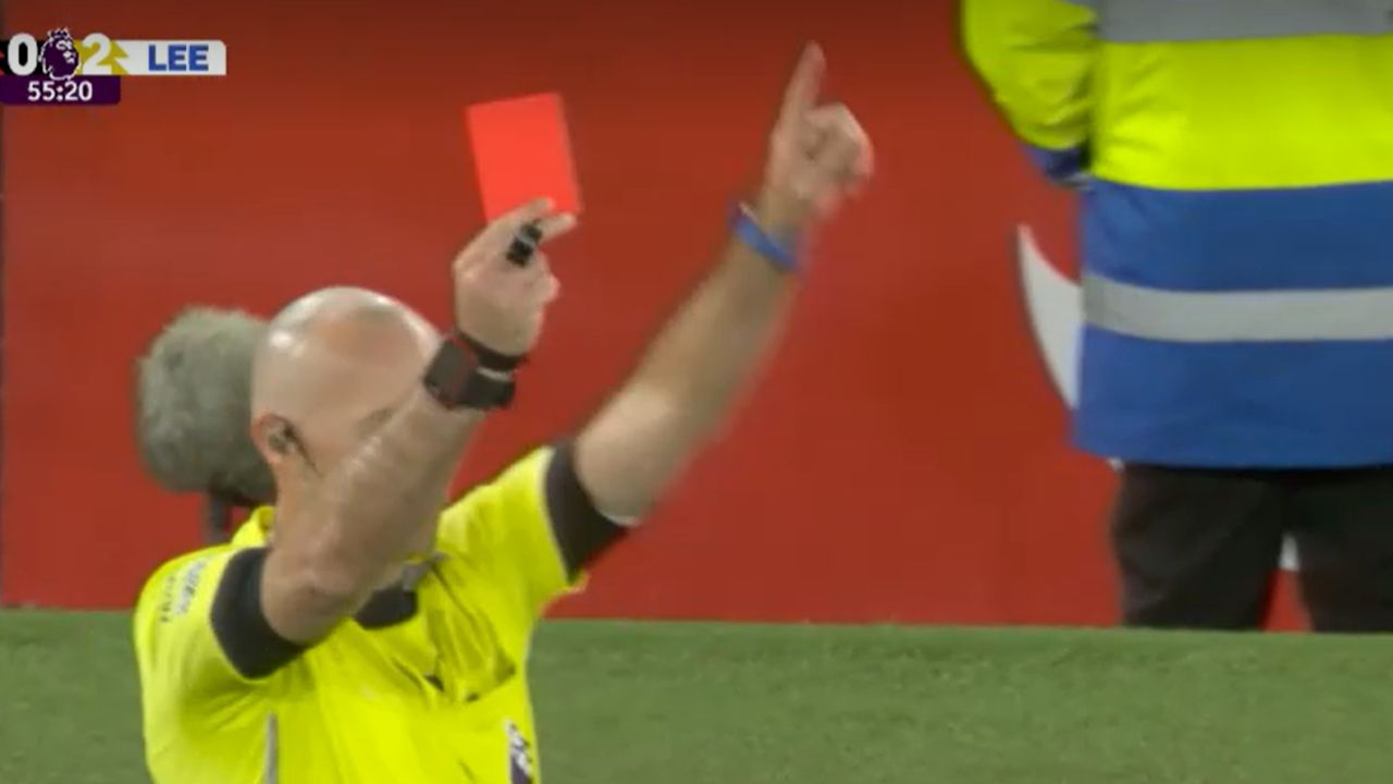 Arbitraj-șoc în Manchester United – Leeds: Eliminare directă după VAR