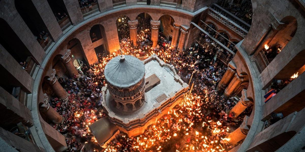 Lumina Sfântă a coborât la Ierusalim: Când ajunge în România