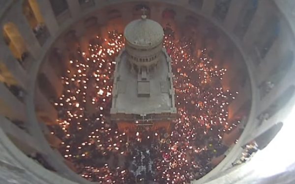 Sfânta Lumină de la Ierusalim, în România: Când ajunge la credincioși?