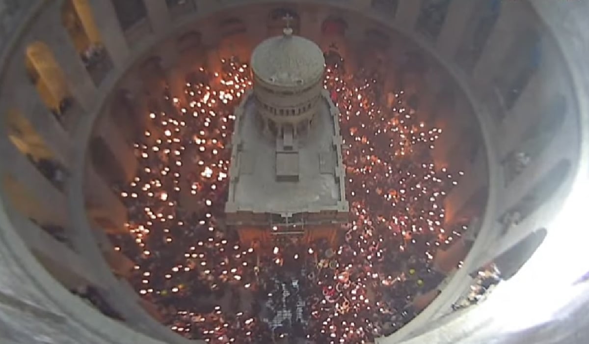 Sfânta Lumină de la Ierusalim, în România: Când ajunge la credincioși?
