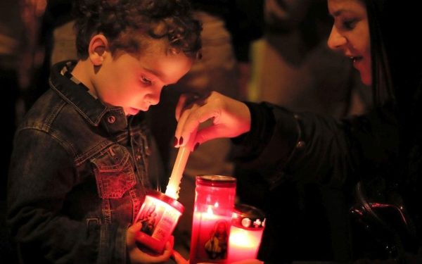 Focul de Paște: Reguli vitale acasă și la biserică, pentru siguranță