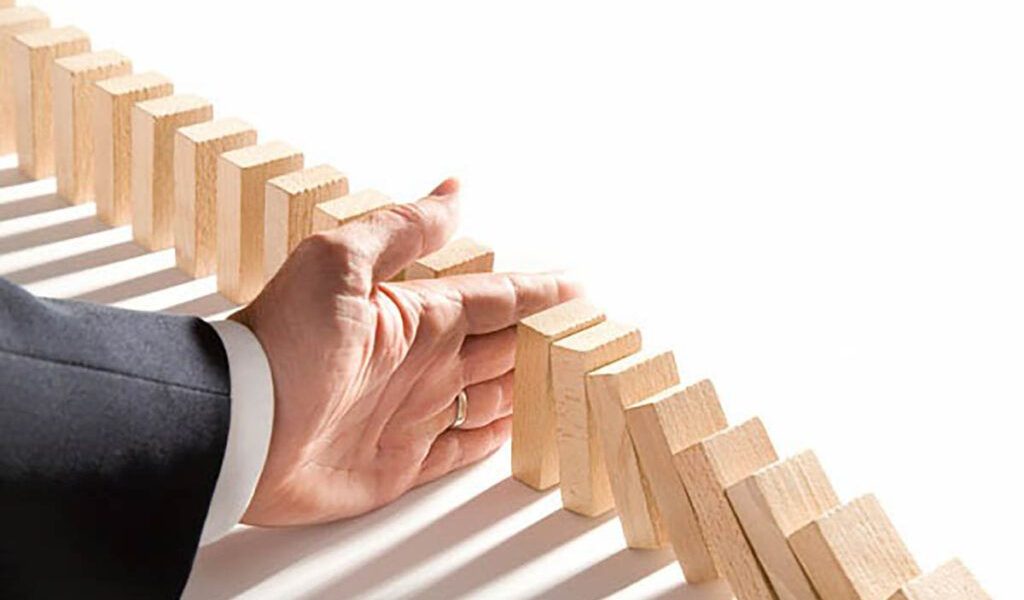 Ce fac oamenii inteligenți în criză: 10 strategii care schimbă tot