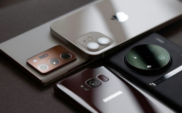 Piața de smartphone-uri, creștere fragilă în 2026. Presiuni mari pe lanțul de aprovizionare