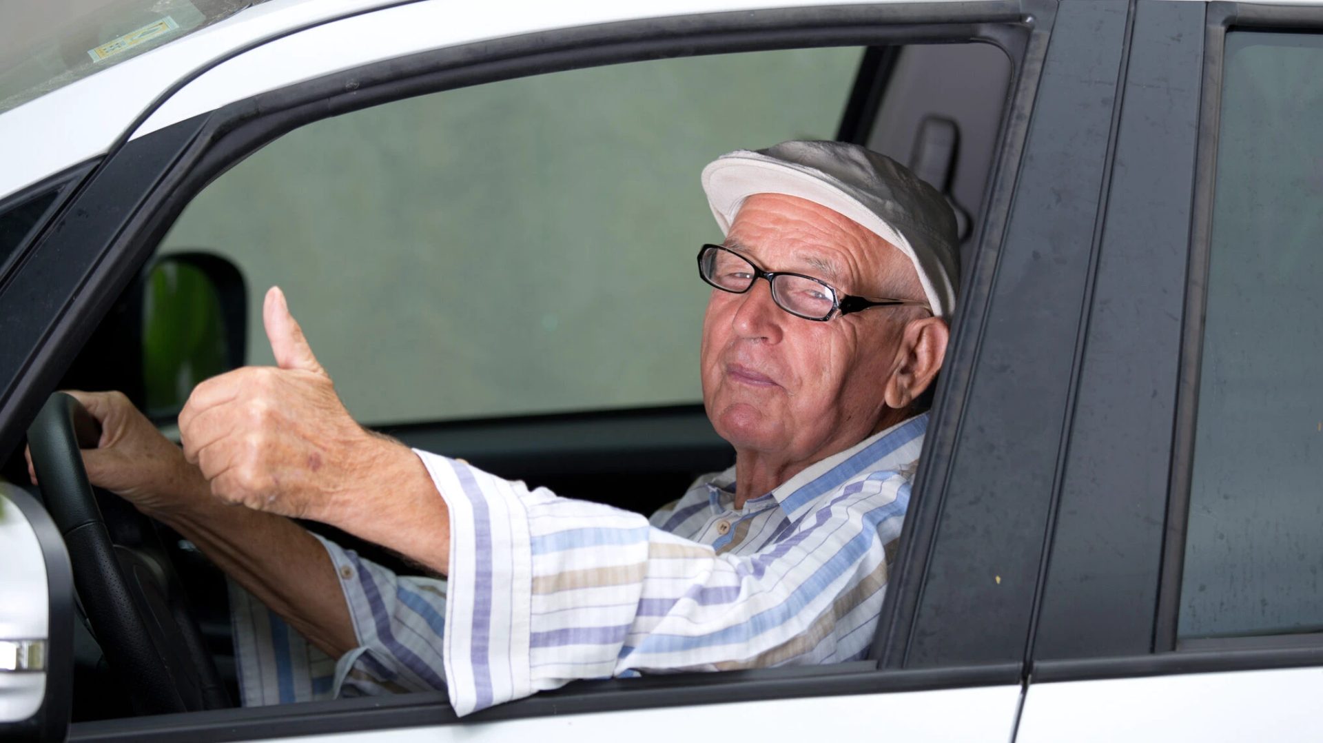 Pentru mulți dintre bunicii și părinții noștri, permisul de conducere nu este doar un document din plastic uitat în portofel; este “pașaportul” către autonomie personală